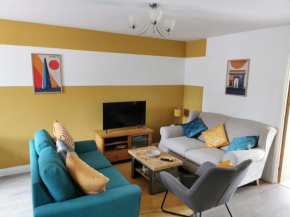 Modern Roomy 3 BR Home Pershore